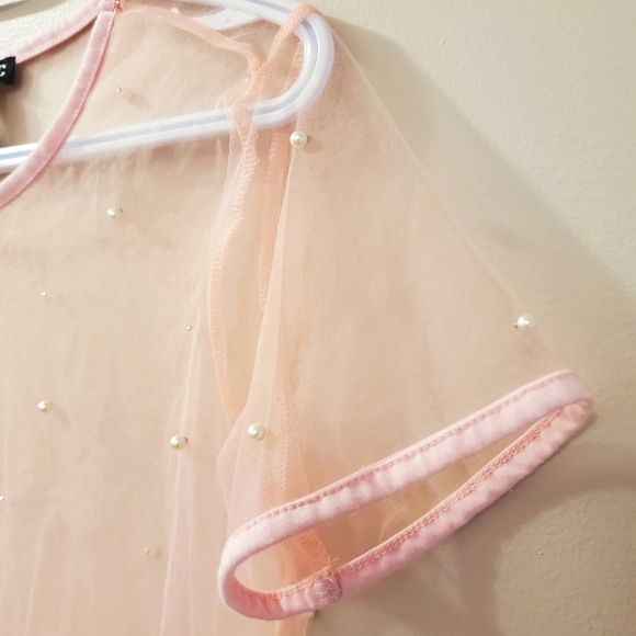 Hot Topic - Sheer pink overlay tee with pearl details - Size M - Picture 4 of 5